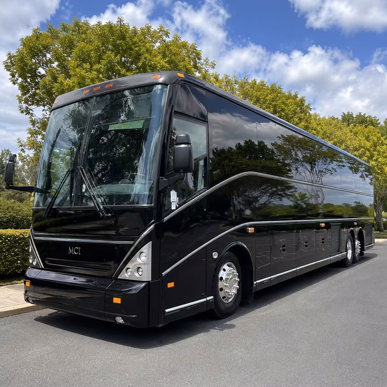 employee shuttle buses in hartford for i 84 and i 91 commuters