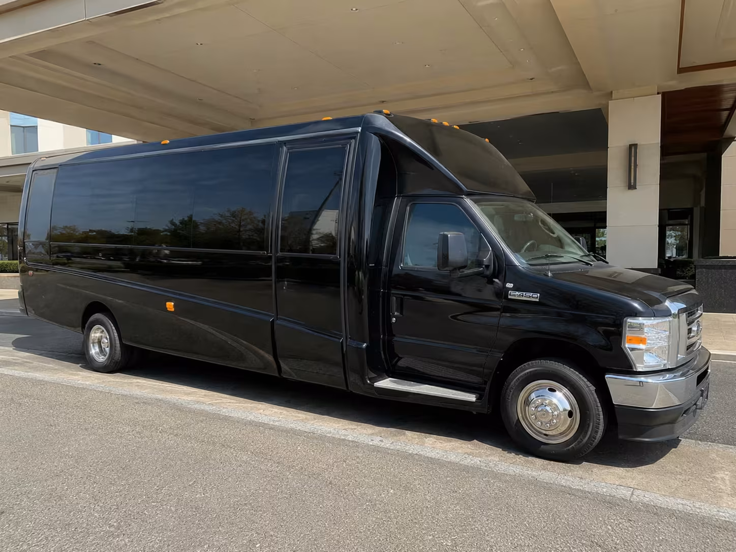 hartford prom party buses for pre prom dinner and photo stops